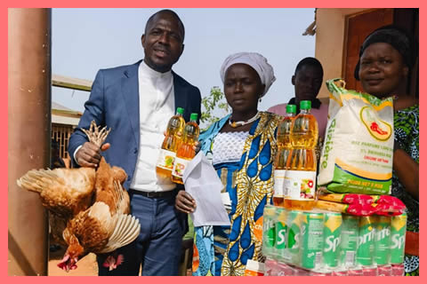 Remise de vivres et autres éléments aux clients ayant souscrit au produit ADOGBE NOUVELLE GENERATION